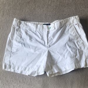 Tommy Hilfiger White Bermuda Shorts for Casual Summer Style